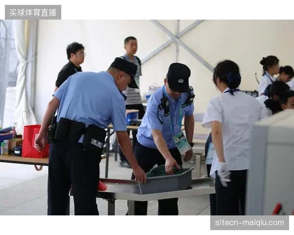 场馆安检与物资入场流程摩擦不断，赛事运营团队如何解决临时补给在门禁处的长期阻滞？